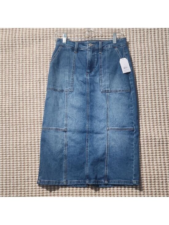 Time and Tru Dresses & Skirts - Time and Tru Denim Skirt with Button Detail